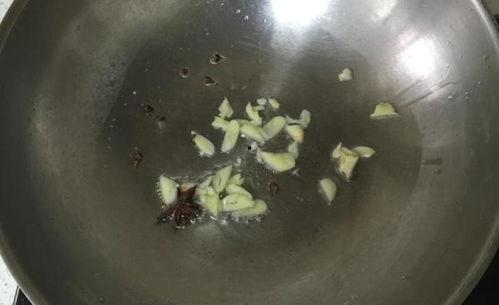 吃蛇瓜还用削皮吗,蛇瓜食用前的去皮技巧揭秘